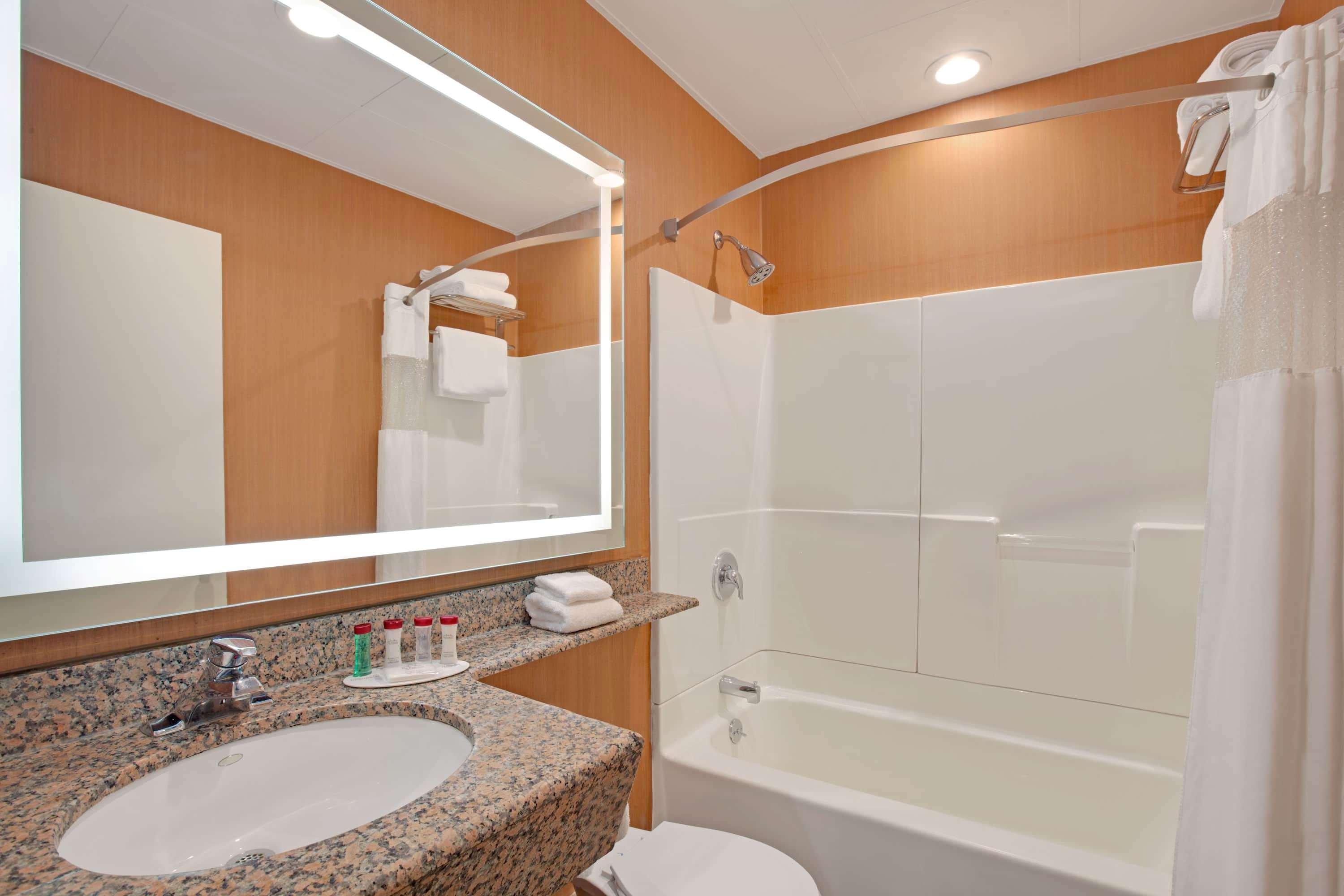 Ramada By Wyndham Bronx Hotel Ню Йорк Екстериор снимка