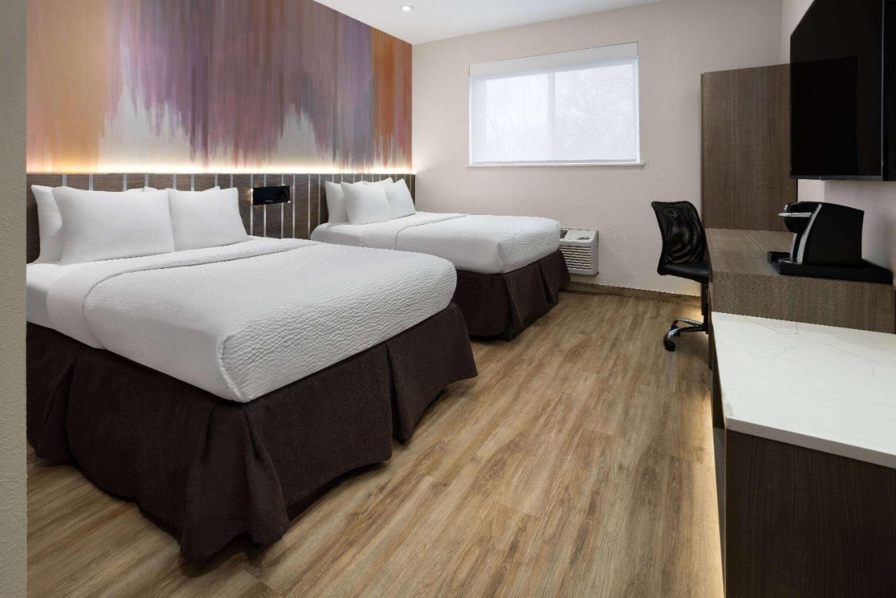 Ramada By Wyndham Bronx Hotel Ню Йорк Екстериор снимка