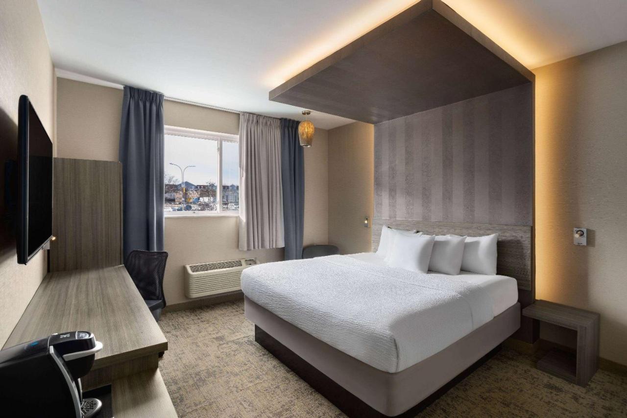 Ramada By Wyndham Bronx Hotel Ню Йорк Екстериор снимка