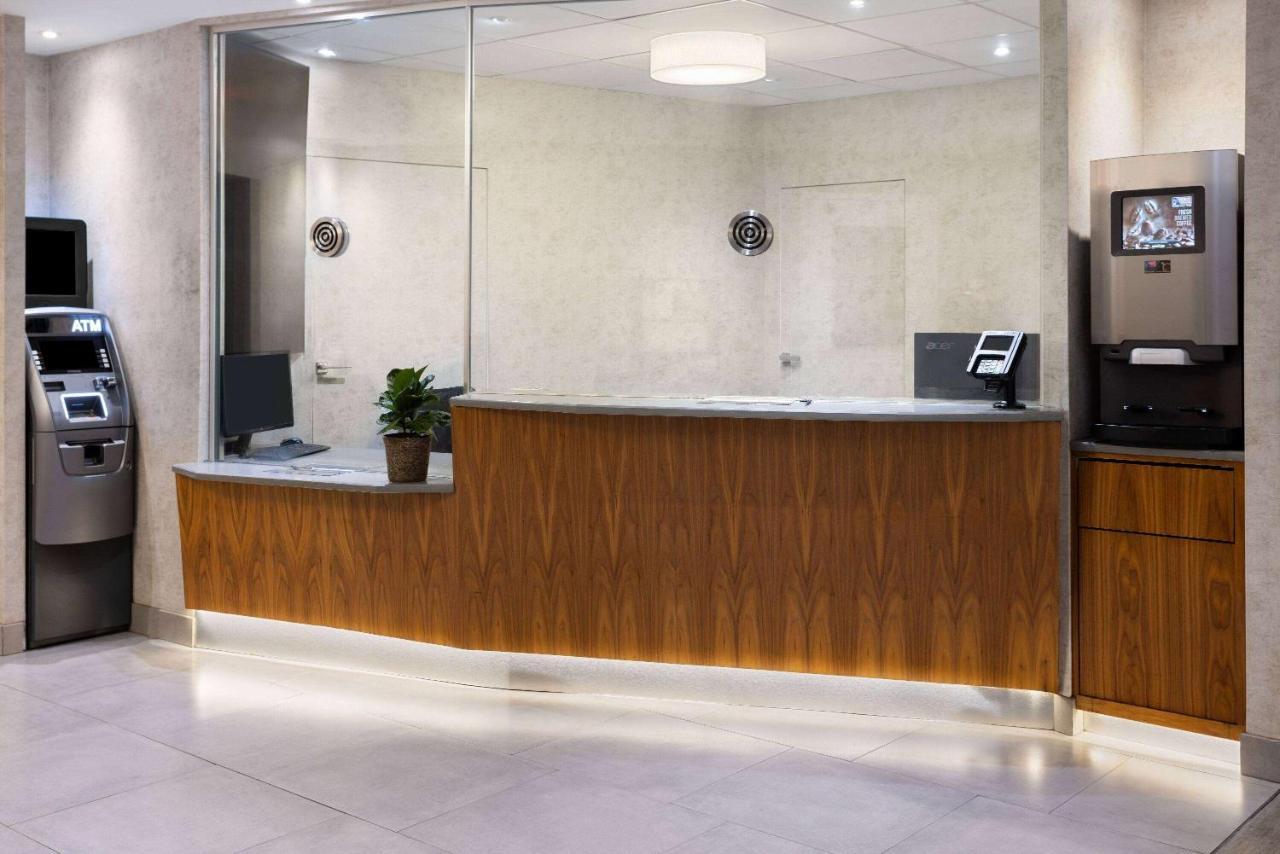Ramada By Wyndham Bronx Hotel Ню Йорк Екстериор снимка