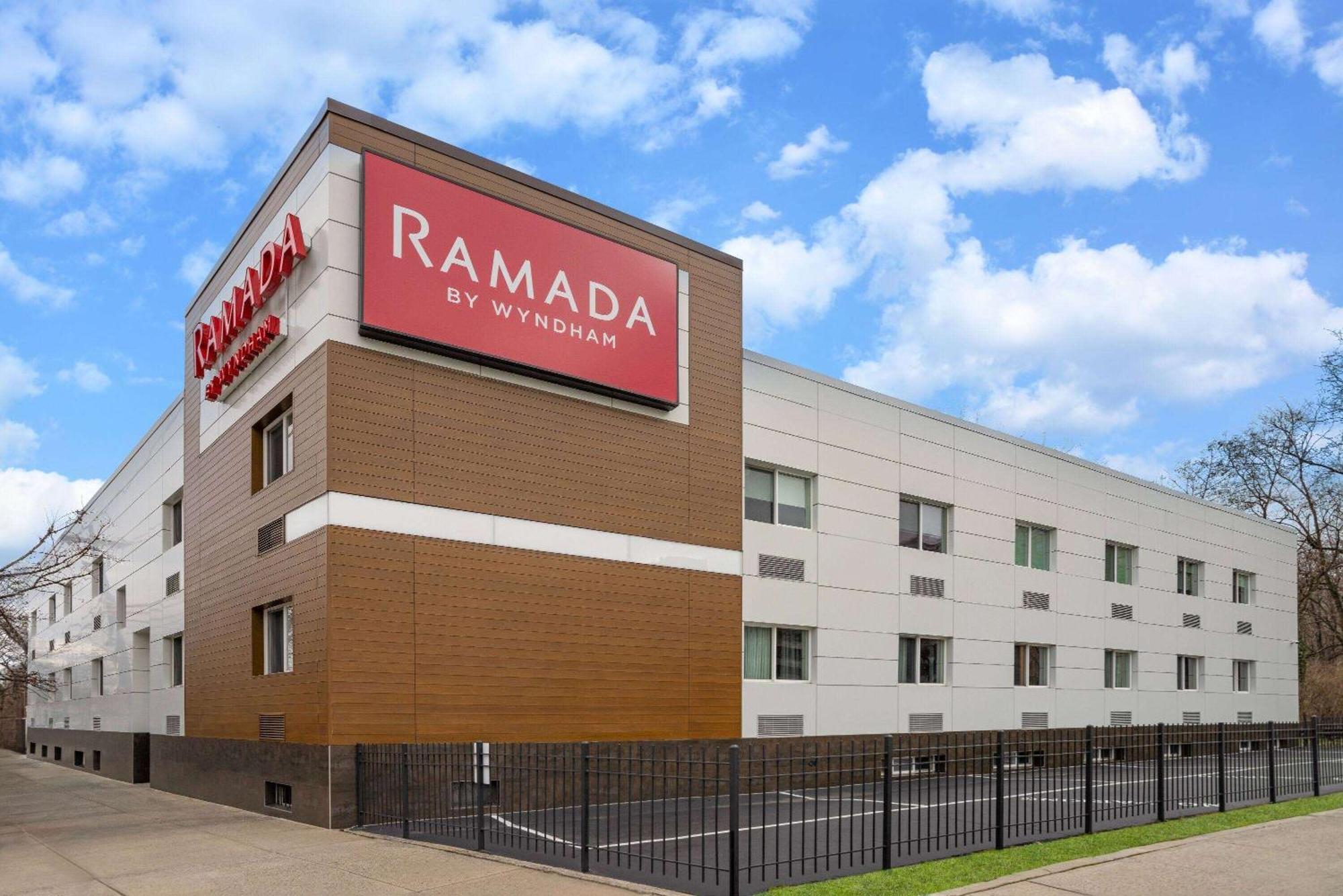 Ramada By Wyndham Bronx Hotel Ню Йорк Екстериор снимка