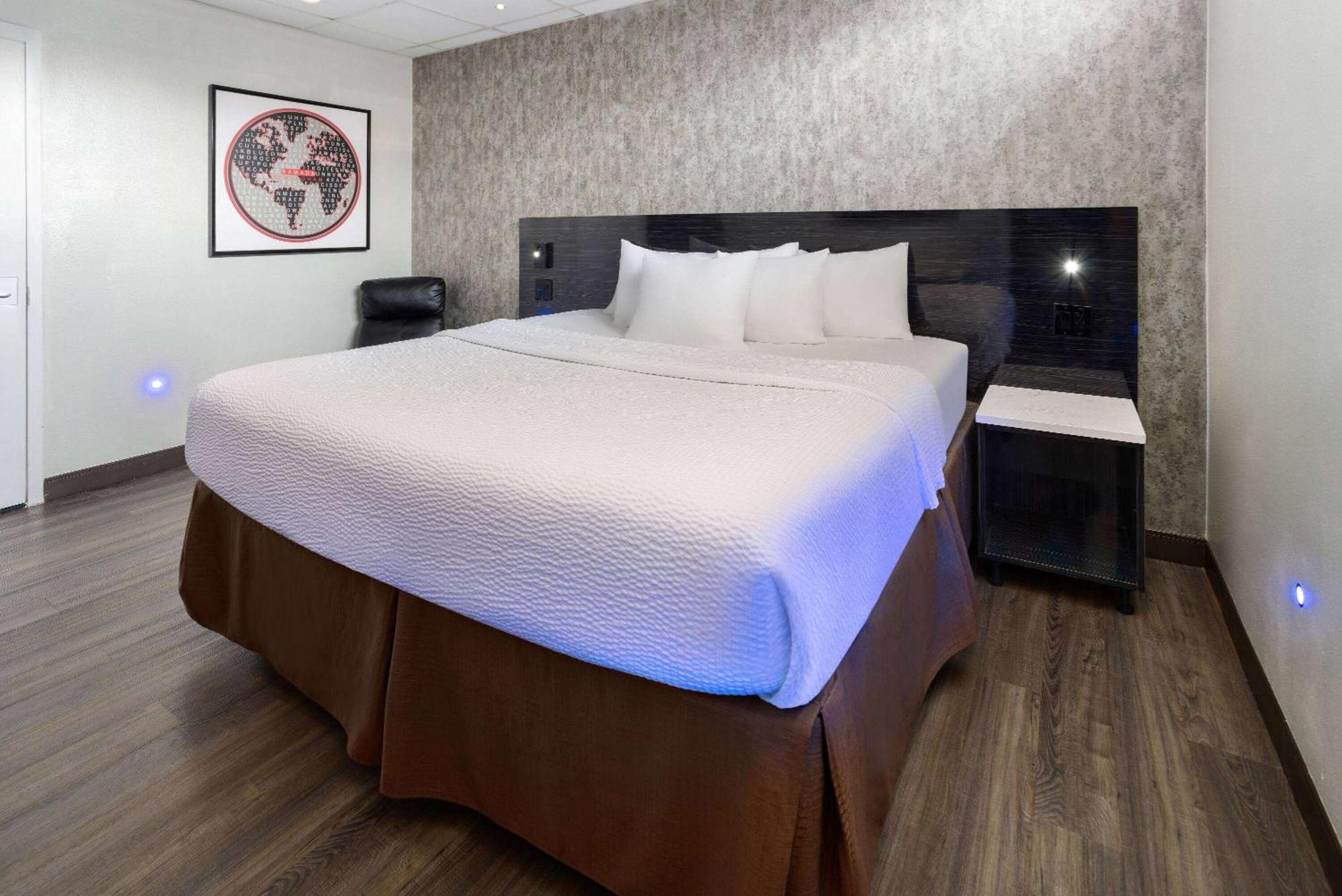 Ramada By Wyndham Bronx Hotel Ню Йорк Екстериор снимка