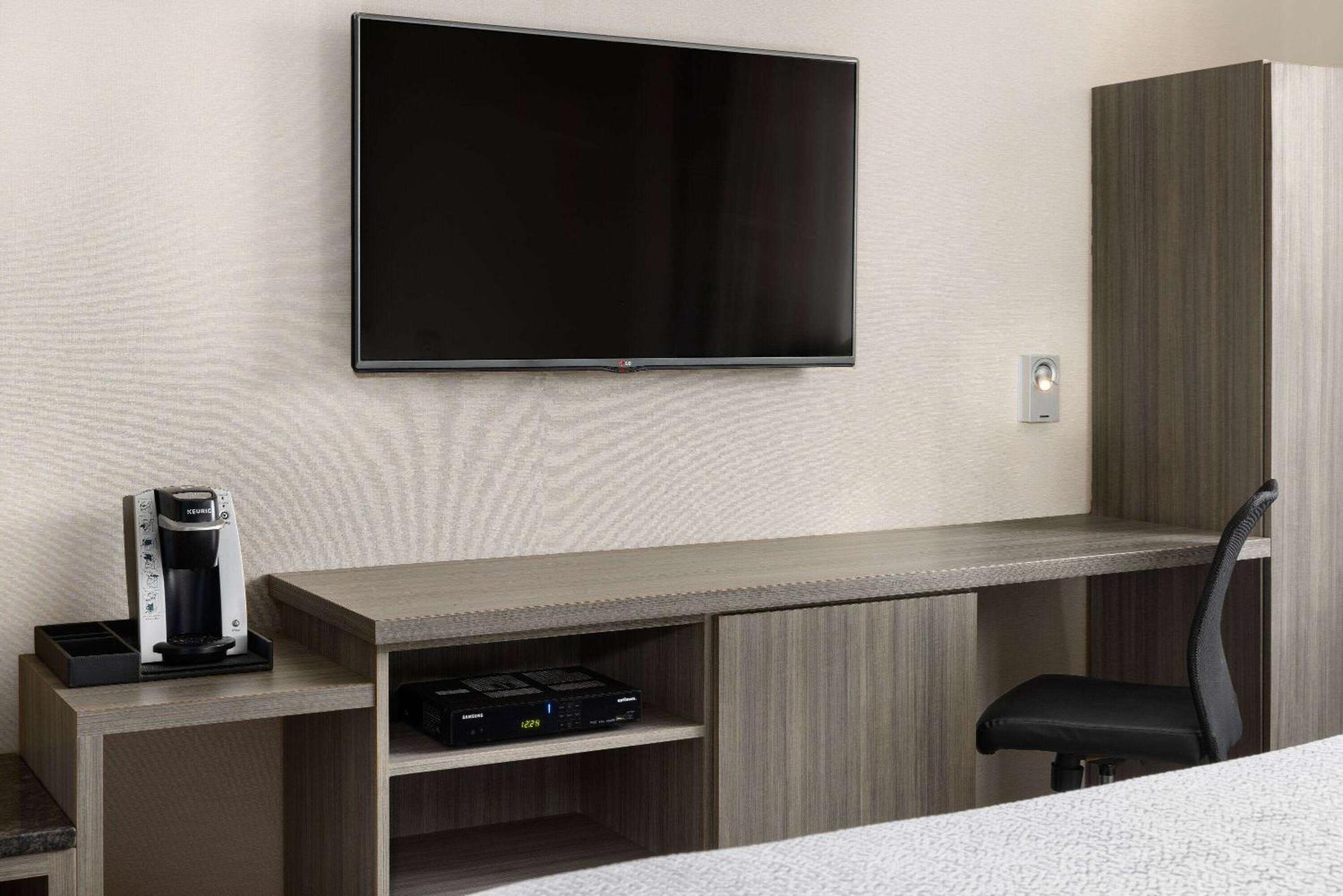 Ramada By Wyndham Bronx Hotel Ню Йорк Екстериор снимка