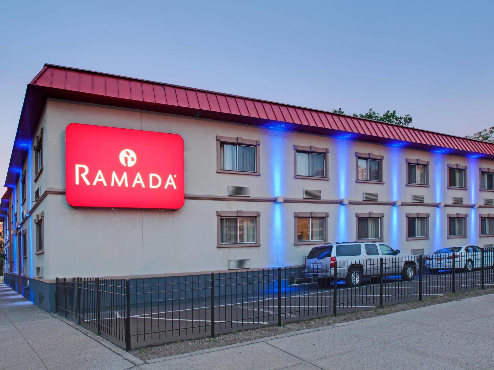 Ramada By Wyndham Bronx Hotel Ню Йорк Екстериор снимка